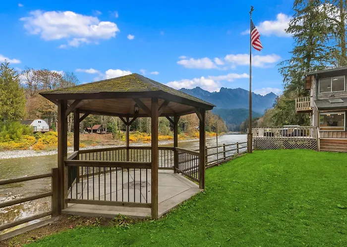 Riverfront Retreat Hot Tub Sauna Yard Gazebo And Views