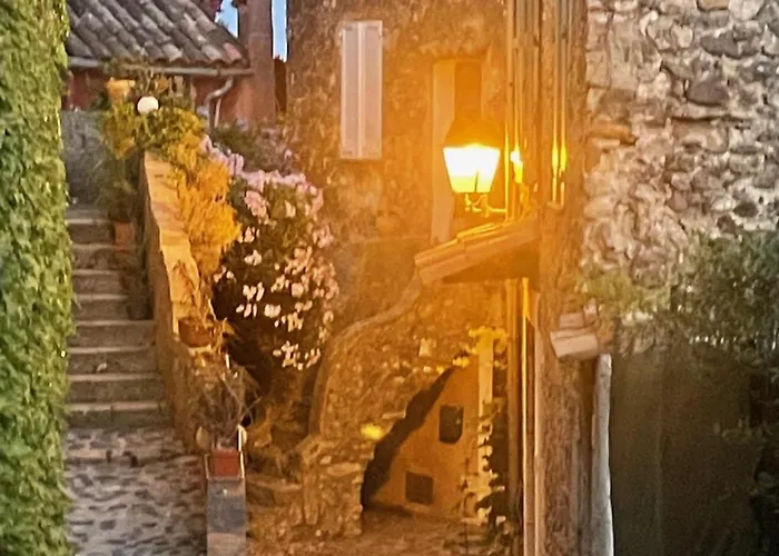 Biot - Place des Arcades