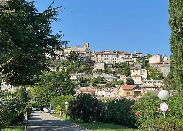 Biot - Place des Arcades