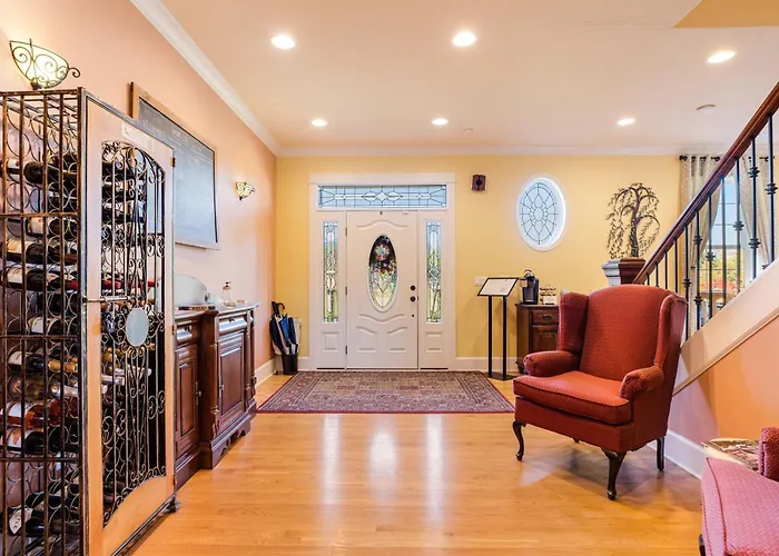 Hotel near College: La Bastide Bed And Breakfast