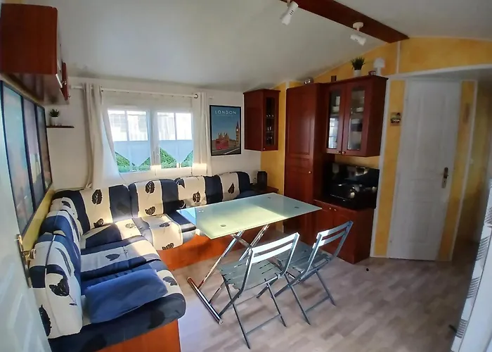 Bungalow de 2 chambres avec piscine partagee jardin clos et wifi a Meschers sur Gironde