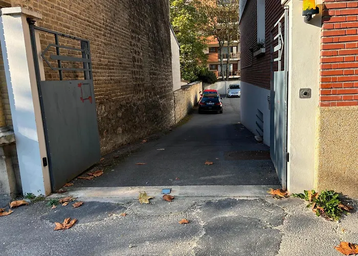 Le seize - parking privé