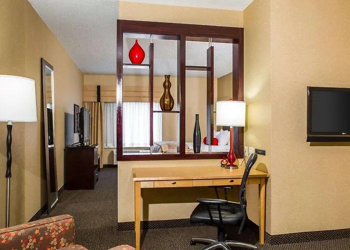 Hotel near College: Cambria Hotel Traverse City