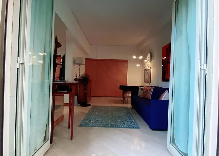 Suite Apartment In Mc Center, 5Min Walk To Casino & The Port And 1Min From Underground Train Station