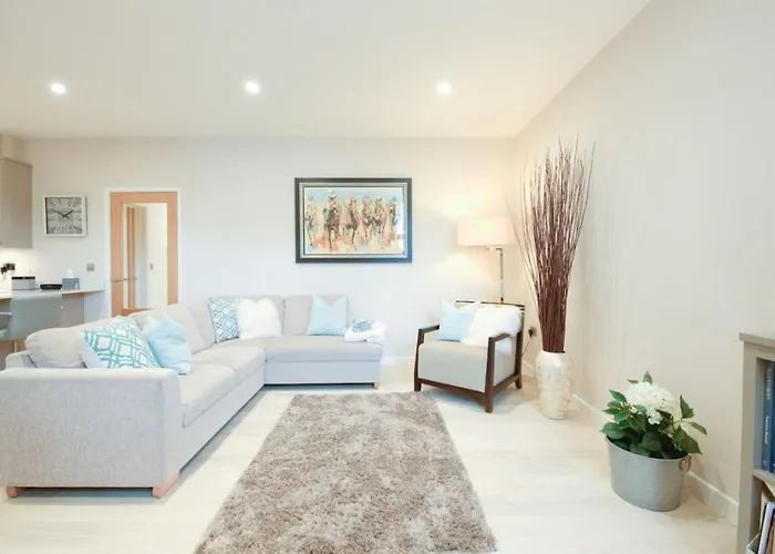 Elegant Epsom Flat In Period Building