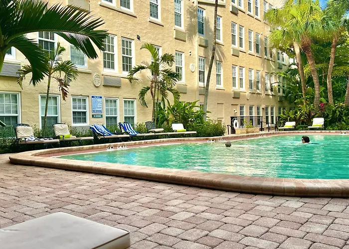 Hotel: Renovated Studio In The Heart Of Palm Beach - Free Parking, Security Box