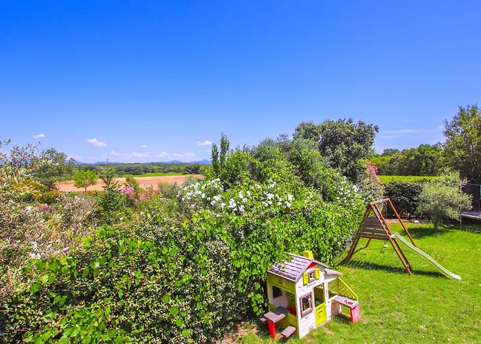 Beautiful Home In Suze-La-Rousse