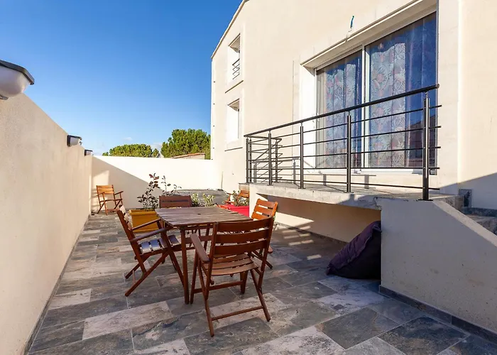 Nice Apartment In Eyragues With Wifi