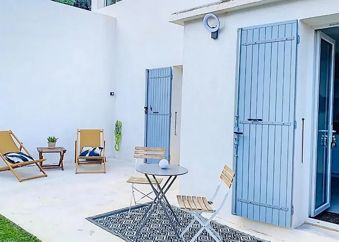 Le Romarin Bas de villa T2 avec jardin et parking au pied de la Forêt