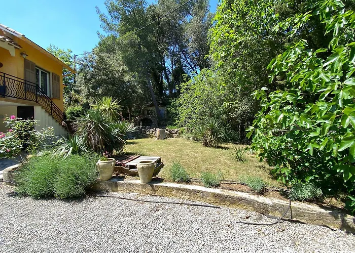 Charmant Studio avec Piscine Privative sur 1500m2 de Terrain Proche Cascade de Sillans VAR Verdon