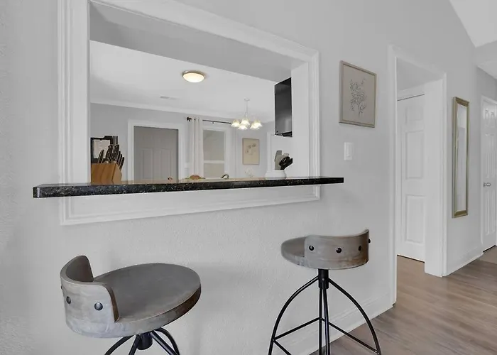 Stylish Duplex! Minutes From Atlanta!