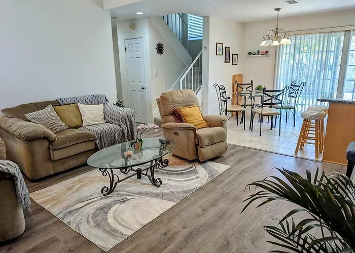 5 Minutes To South Bay Beaches! Private 2 Bedroom 2 Bath 2 Level Home With Patio Excellent Value!