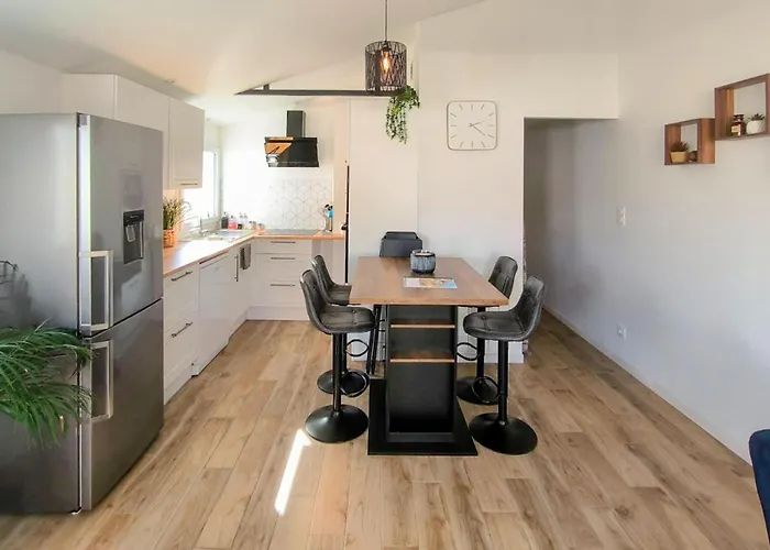 2 Bedroom Stunning Home In L'Aiguillon La Presqu'