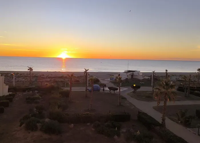 Appartement Entièrement Rénové en Bord de Mer avec Vue Imprenable et Parking Privé