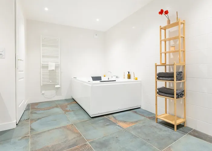 Grand Duplex avec Spa et Parking privé- 8 personnes