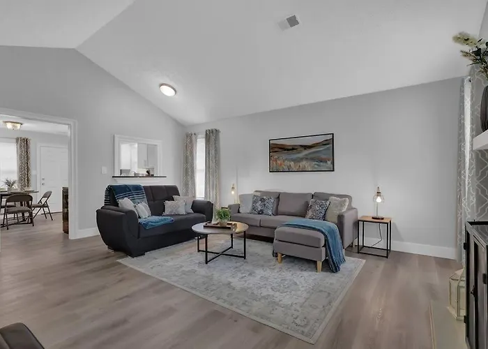 The Smart Stay ! New Remodel! Minutes From Atlanta