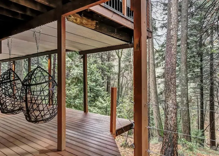 Picturesque Cabin Hot Tub