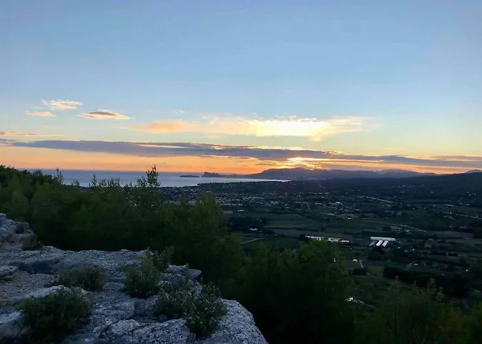 La Maisonnette T2 charmant jardin parking La Cadière d'Azur 1 à 4 personnes
