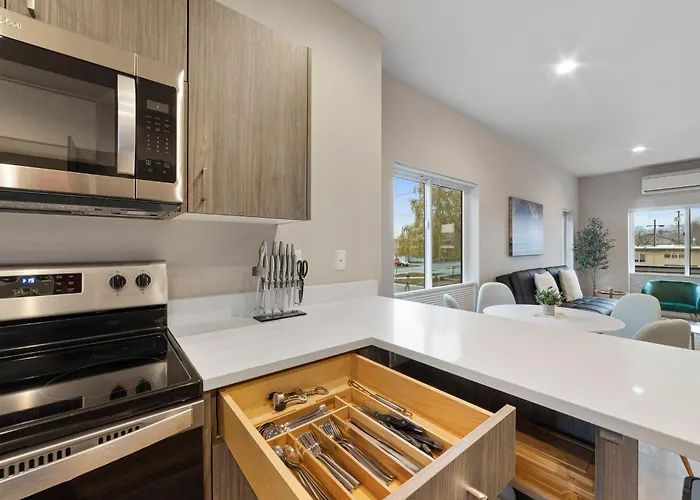 New Fully Updated Condo 914 In Anacortes