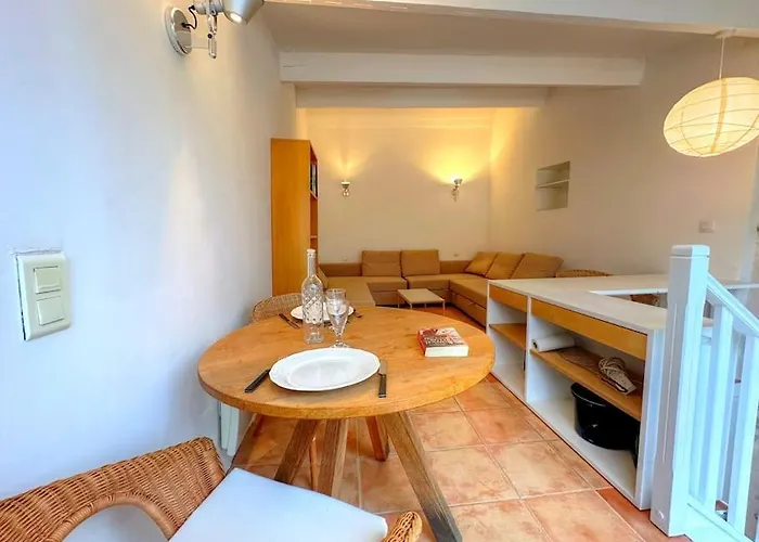 Appartement avec terrasse tropezienne, Aups