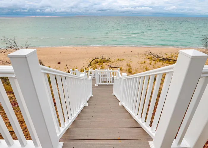Walk To Beach & Lake Michigan: Manistee Bliss!