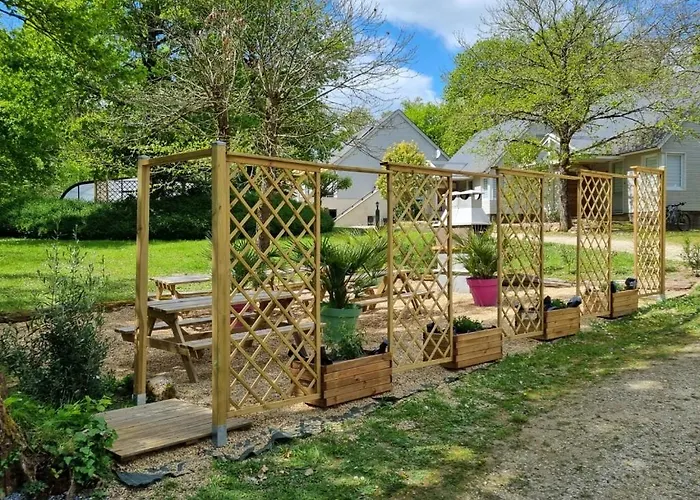 Les Chalets de SAUMUR, Piscine&Parc boisé, 100m du CadreNoir