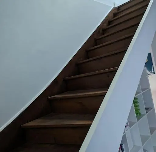 maison face au château