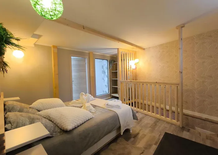 Paradise And Love Room
