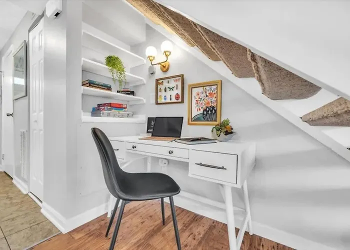 Renovated Townhome On Bike Path Includes Bikes