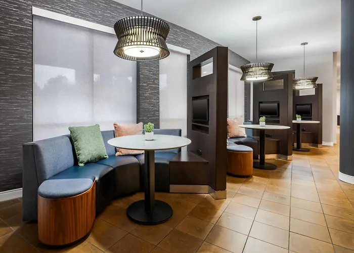 Courtyard By Marriott Auburn