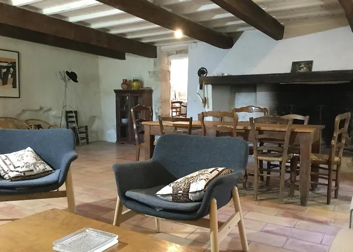 Typical Provencal Farm In An Exceptional Natural Site, The Alpilles Park - 8 People.
