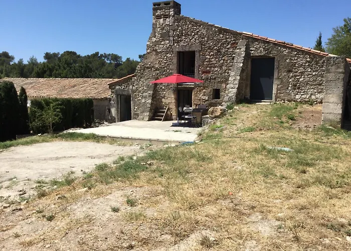 Typical Provencal Farm In An Exceptional Natural Site, The Alpilles Park - 8 People.