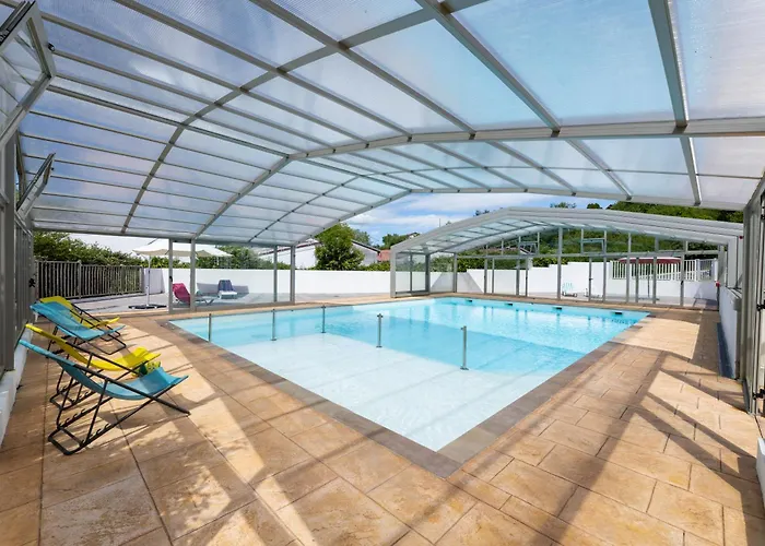 Chalet Haizea climatisé 2 à 4 pers 2 sdb calme avec piscine à Hasparren Pays Basque 25 min des plages