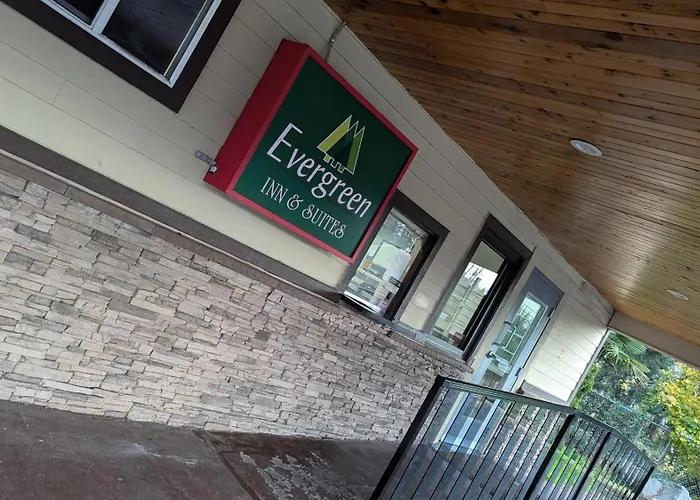 Family Hotel: Evergreen Inn & Suites Portland (Adults Only)