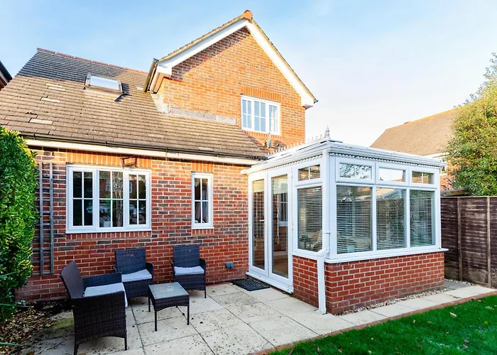 Chichester Retreat House With Free Parking