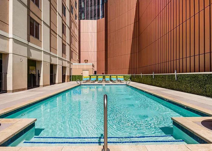 Self catering: Embassy Suites Houston - Downtown