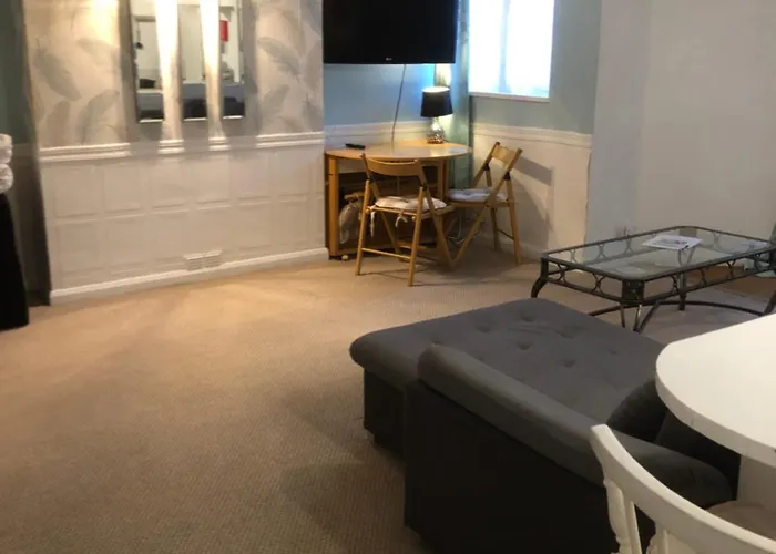 Pet Friendly hotel: The Mayfair Hotel