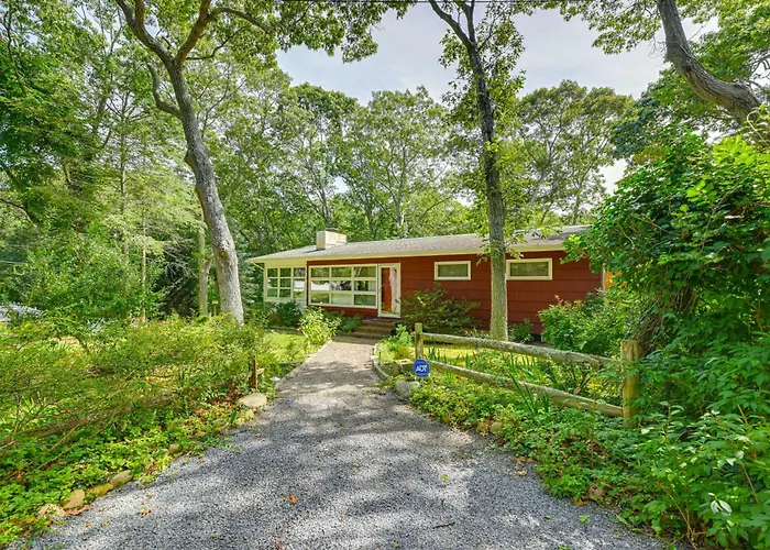 Walk To Beach: Long Island Wine Country Home!