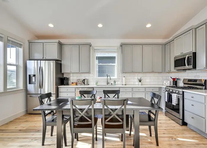 Stunning Stevenson Retreat W/ Mountain Views!