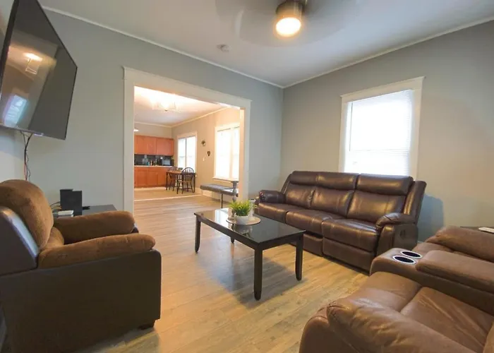 Large 6Br, 2 Bath In Niagara Falls