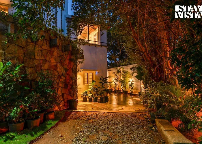 Stayvista At The Lakeshore With Lake View, Wifi, Garden