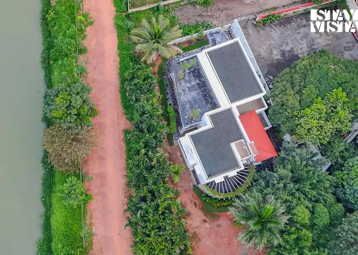 Stayvista At The Lakeshore With Lake View, Wifi, Garden