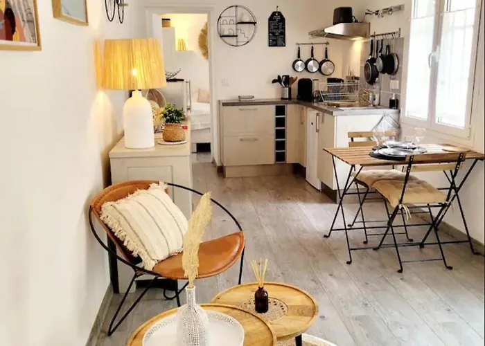 Appartement raffiné près de la mer et des commerces