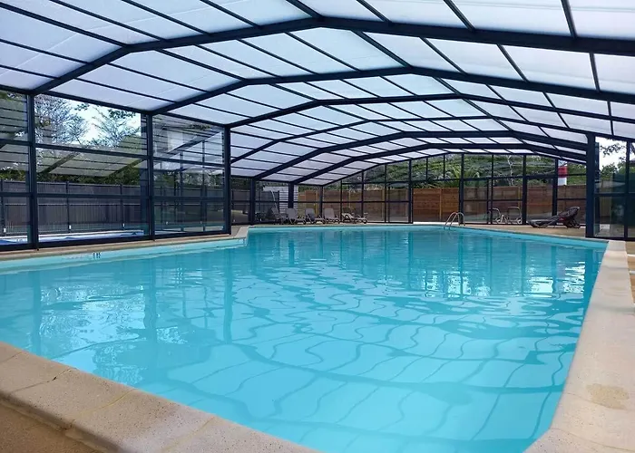 Mobil Home Beg Meil 300m plage avec piscine partagée, terrasse privée et Wi-Fi