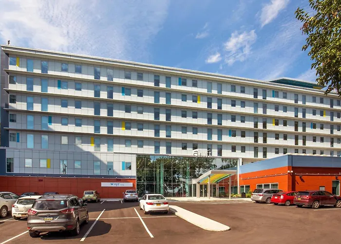 3 star hotel: Aloft New York Laguardia Airport