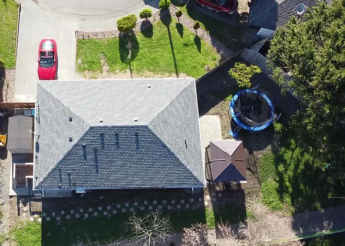 Redwood Cul De Sac Beach Retreat Jumping Mat Firepit Gazebo Grill Air Conditioning Bikes 4 Tvs