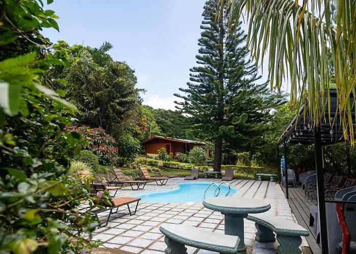 Hotel with pool: Cabanas La Pradera