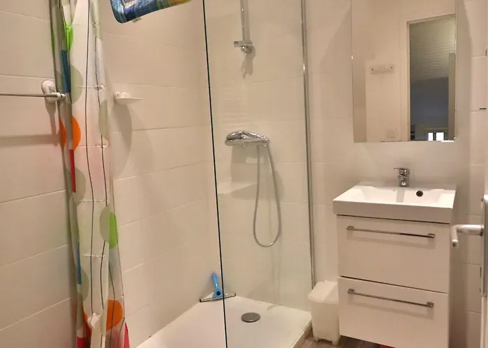 Maison rénovée centre bourg, 3 chambres, proche commerces - FR-1-813-11
