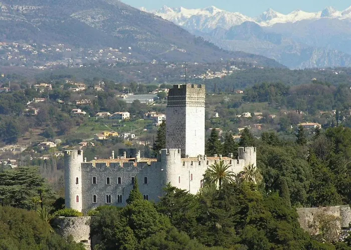 Spacieux 2 chambres 65m2 climatisé au village médiéval entre Nice et Antibes