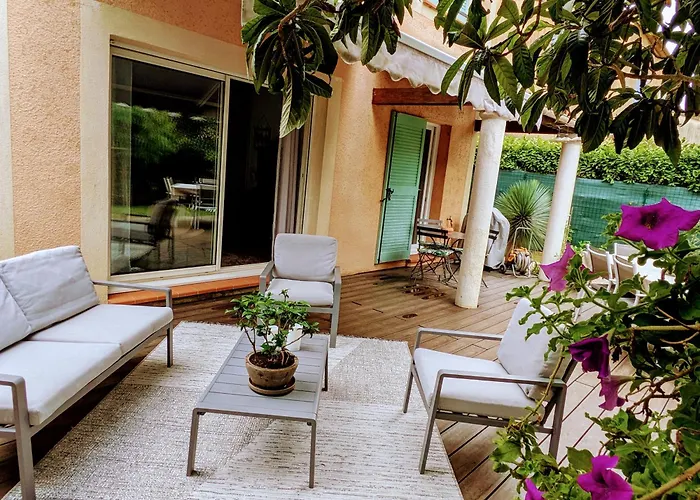 Villa dans un puits de verdure avec piscine résidentielle